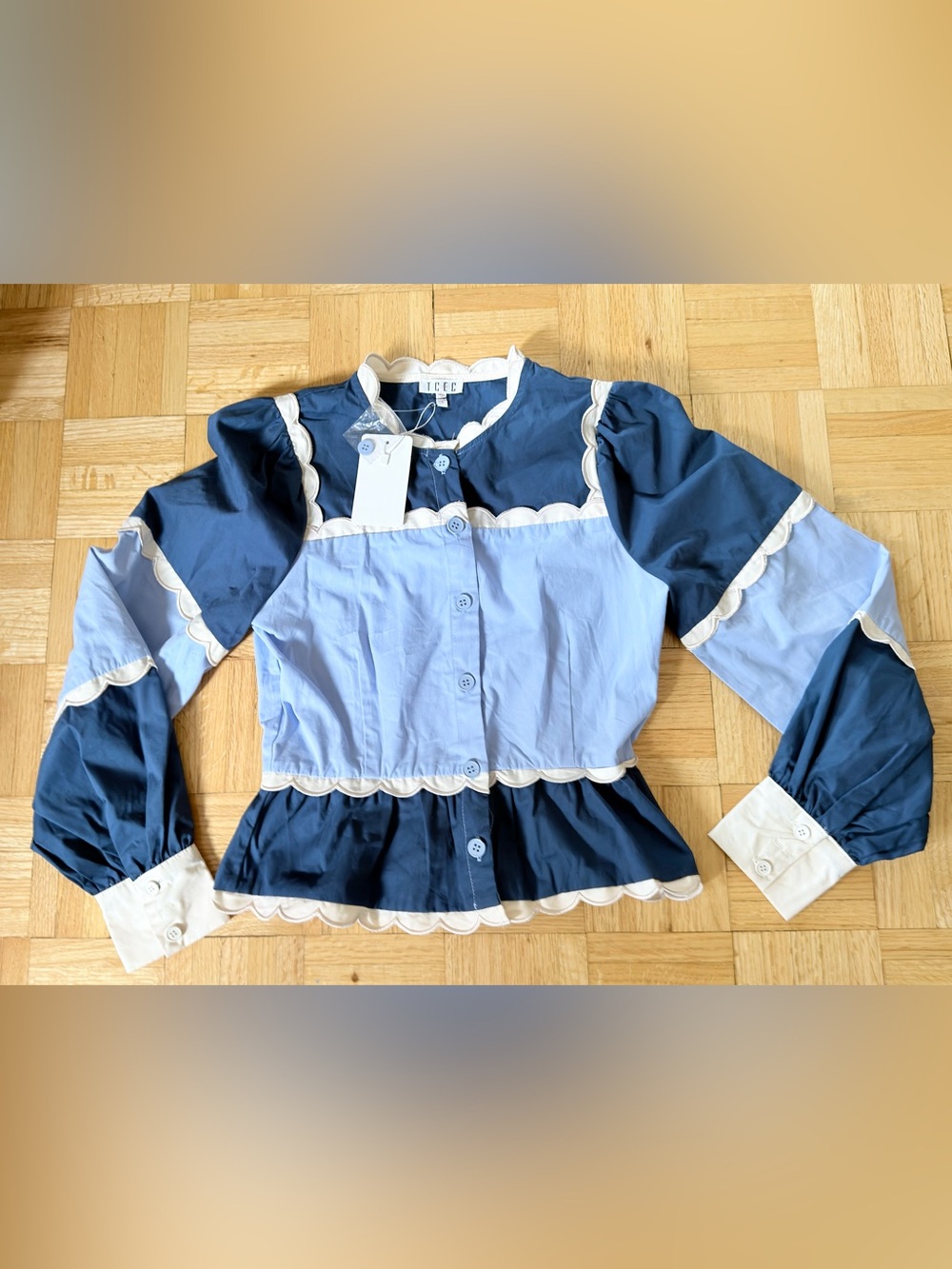NWT TCEC Blue Colorblock Scallop Trim Button Peplum Puff Sleeve Top - Size Small - Picture 2 of 2